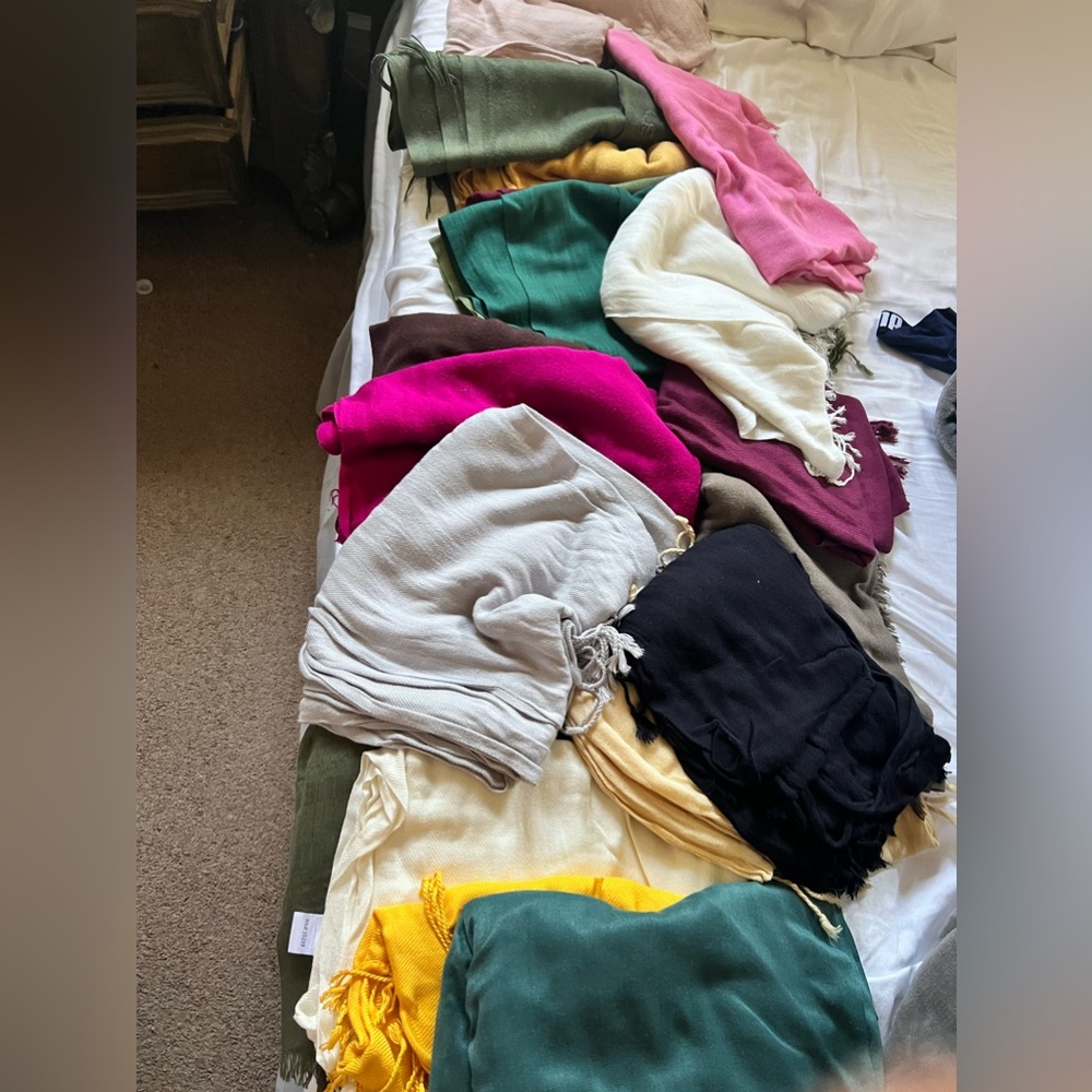 Scarfs/hijabs. ALL 20 scarfs for $20.